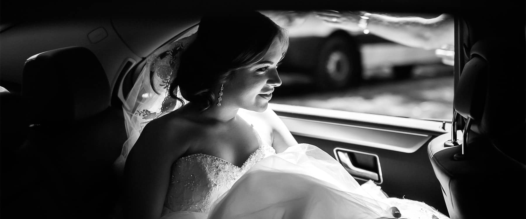 Wedding car hire moment with Starlite