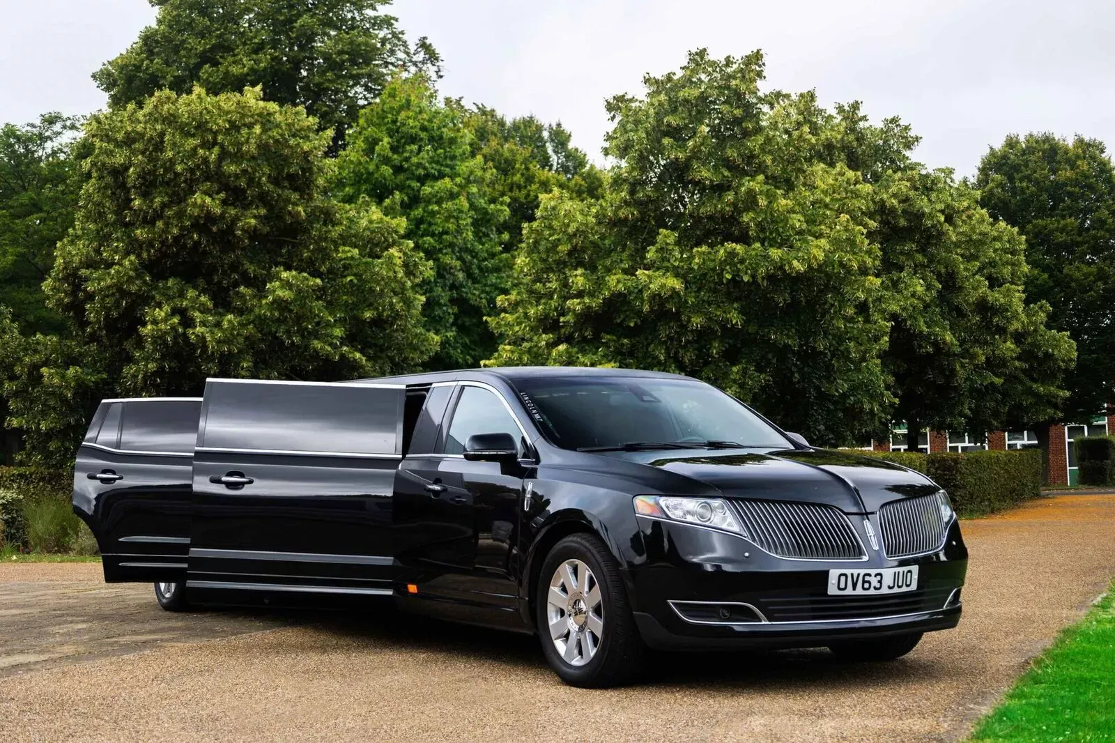 Starlite Lincoln MKT stretch limousine